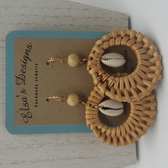 1255- Rattan And Shells Women's Handmade Earrings NWT - Picture 1 of 5
